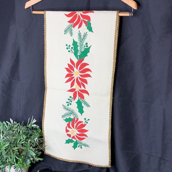 Beautiful vintage hand stenciled cotton Christmas table runner - Picture 8 of 13